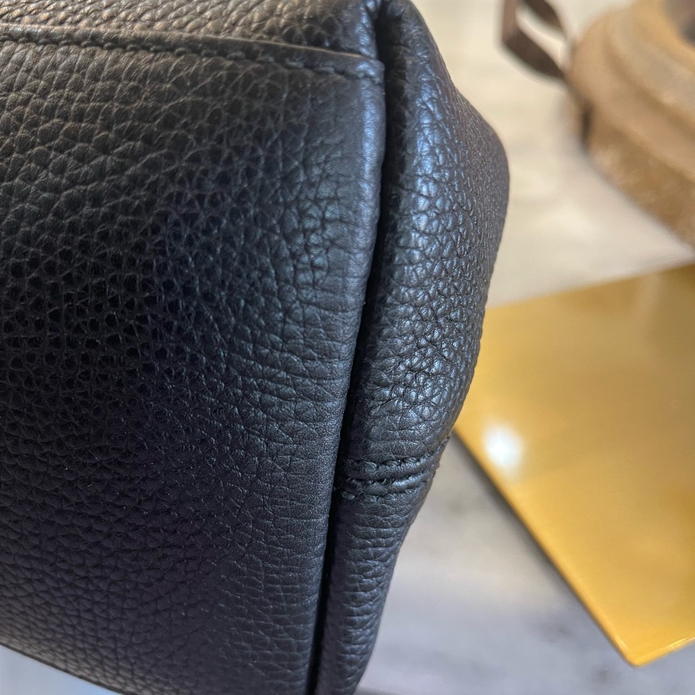 Gucci Black Pebbled Leather Shoulder Bag with Gold Chain - Picture 6 of 7